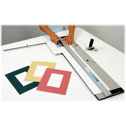 Logan Graphic Products Corta Alfombras Compact Elite 32" con Guía Paralela y Barra de Escuadra