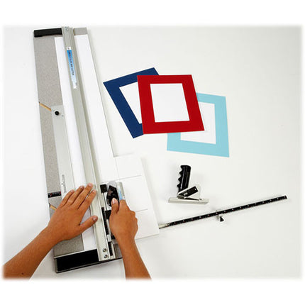 Logan Graphic Products Corta Alfombras Compact Elite 32" con Guía Paralela y Barra de Escuadra
