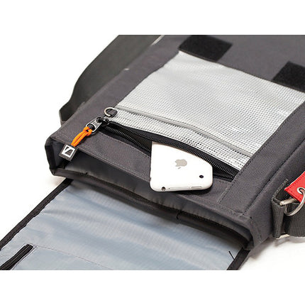 CineBags CB19 Bolsa para iPad con Material Impermeable y Acolchado Resistente