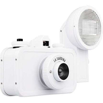 Lomography La Sardina Cámara de 35mm Lente 22mm f/8 con Flash