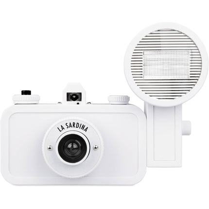 Lomography La Sardina Cámara de 35mm Lente 22mm f/8 con Flash