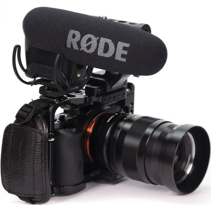 RODE VideoMic Pro Micrófono de cañón con 70 horas de batería y Auray Windshield