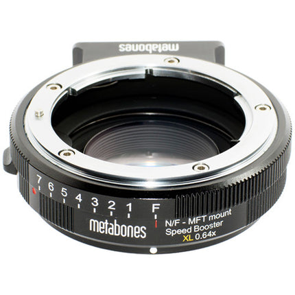 Metabones Speed Booster XL 0.64x Adaptador para Objetivos Nikon G a Micro Cuatro Tercios con Aumento de Apertura 1.3 Stop y Tripié Desmontable