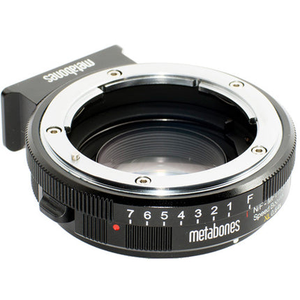 Metabones Speed Booster XL 0.64x Adaptador para Objetivos Nikon G a Micro Cuatro Tercios con Aumento de Apertura 1.3 Stop y Tripié Desmontable