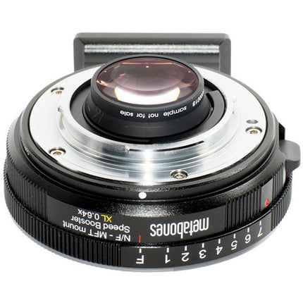 Metabones Speed Booster XL 0.64x Adaptador para Objetivos Nikon G a Micro Cuatro Tercios con Aumento de Apertura 1.3 Stop y Tripié Desmontable