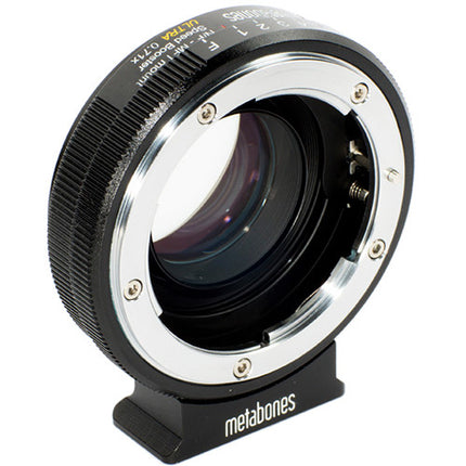 Metabones Speed Booster Ultra 0.71x Adaptador para Lentes Nikon G a Micro Cuatro Tercios con Pie de Trípode