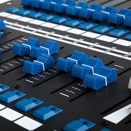ikan IDX-096 Consola DMX 96 Canales con Lámpara Flexible y Cable de Poder