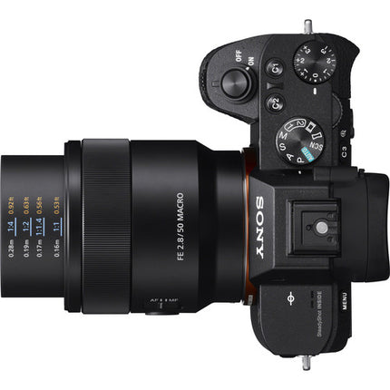 Sony FE 50mm f/2.8 lente macro montura E distancia mínima 16cm