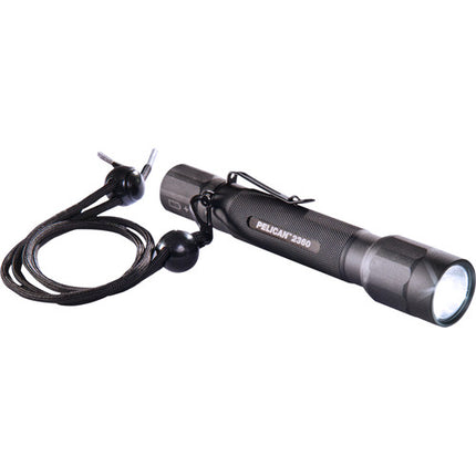 Linterna LED Pelican 2360 375 lúmenes IPX7 sumergible con 3 modos y batería AA