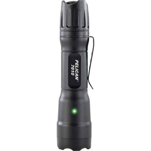 Pelican 7610 Linterna táctica 1018 lúmenes luz blanca batería AA incluida