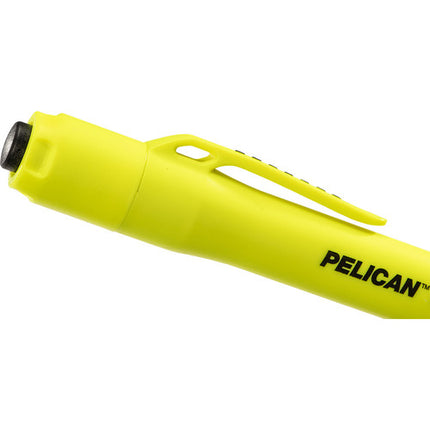 Pelican 1975 Linterna de Seguridad 117 Lúmenes con Montura para Casco AAA