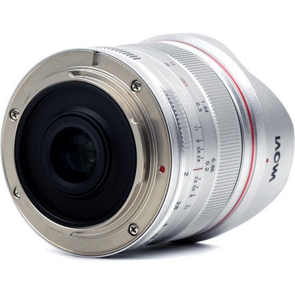 Venus Optics Laowa 7.5mm f/2 para Micro Cuatro Tercios ultraligera plateada
