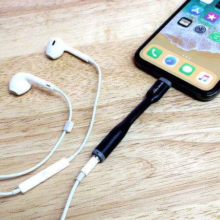 Tera Grand Adaptador de Audio Lightning a Jack 3.5mm con Control de Música Negro