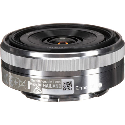 Sony E 16mm f/2.8 Lente APS-C Compacta con Filtro UV 49mm y Kit de Limpieza