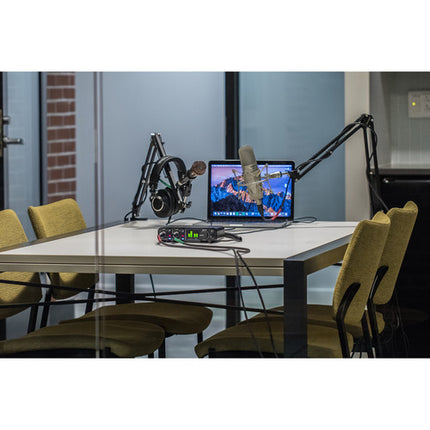 MOTU M2 Interfaz de Audio y MIDI USB-C 24-Bit 192 kHz con Kit de Voz