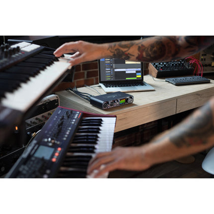 MOTU M4 Interfaz de Audio MIDI USB-C 24-Bit 192 kHz con 2 Preamp Microfónicos