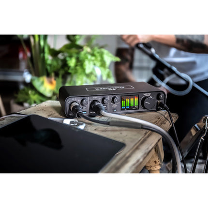 MOTU M4 Interfaz de Audio MIDI USB-C 24-Bit 192 kHz con 2 Preamp Microfónicos