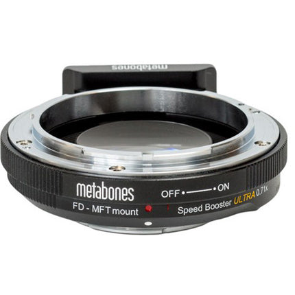 Metabones Speed Booster Ultra 0.71x Adaptador para Lente Canon FD FL a Micro Cuatro Tercios con 5 Elementos Ópticos