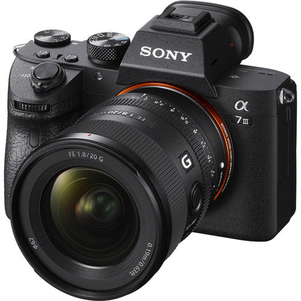 Sony FE 20mm f/1.8 G Lente Full Frame f/1.8 a f/22 con Capucha y Estuche