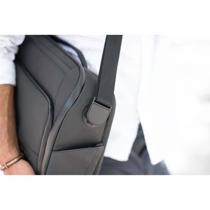 Nomatic Messenger Bag V2 Bolso Mensajero Resistente con Compartimentos Ajustables y Panel Organizador