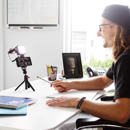 SHAPE Kit de Vlogging para iPhone Trípode Telescópico Luz LED Micrófono