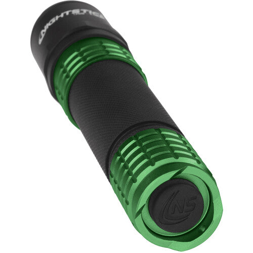 Nightstick USB-558XL Linterna LED táctica recargable 900 lúmenes baterías recargables y clip de acero