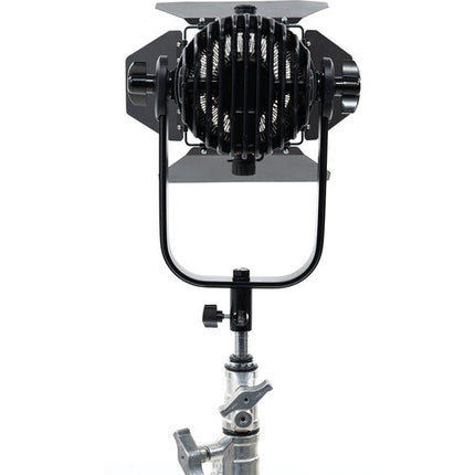 ikan Stryder Luz LED Fresnel Bicolor 150W 2800-6500K Ángulo 15-65° con DMX