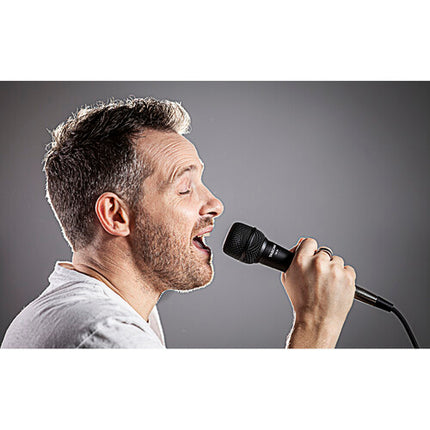 TASCAM TM-82 Micrófono Dinámico Para Voces e Instrumentos Patrón Cardioide