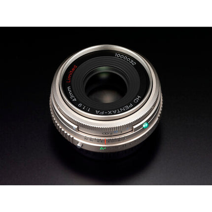 Pentax HD Pentax-FA 43mm f/1.9 Limited Lente con parasol y funda