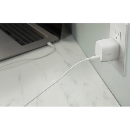 Belkin BOOST CHARGE Cargador de Pared 30W USB Tipo C GaN con Cable Lighting 3.3' Blanco