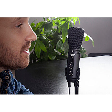 TASCAM TM-250U Micrófono Condensador USB Supercardioide 48 kHz 16-Bit con Soporte de Escritorio