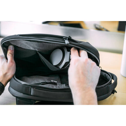 Nomatic Navigator Sling Negro 6L resistente al agua con bolsillo RFID y correas ajustables