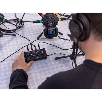 Amplificador de Auriculares Zoom ZHA-4 4 Canales Batería 4.5H