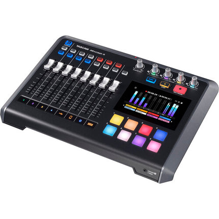 TASCAM Mixcast 2 Kit de Podcast con 2 Micrófonos Shure SM7B y 8 Faders