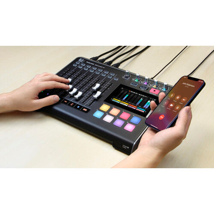 TASCAM Mixcast 2 Kit de Podcast con 2 Micrófonos Shure SM7B y 8 Faders