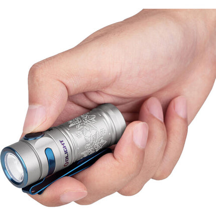 Olight Baton 3 Premium Edition Linterna LED 1200 Lúmenes IPX8 con Carga Inalámbrica