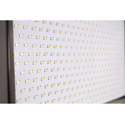 TRIGYN 2200C V2 RGBW LED Luz de Video Temperatura 2800-9990K 95 CRI Control Remoto Estuche