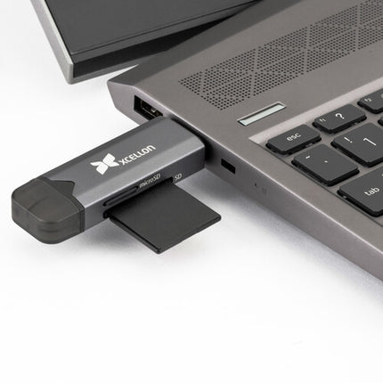 Xcellon Dual USB 3.2 Gen 1 Lector de Tarjetas con Keychain y USB-C USB-A