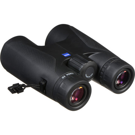 ZEISS 8x42 Terra ED Prismáticos con visión nítida 5.25 pies foco cercano estuche y correa negra