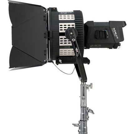 Nanlux Lente Fresnel de Vidrio con Yugo Offset y Aletas Integradas