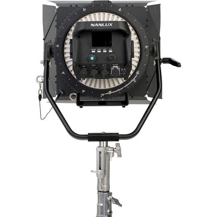 Nanlux Lente Fresnel de Vidrio con Yugo Offset y Aletas Integradas