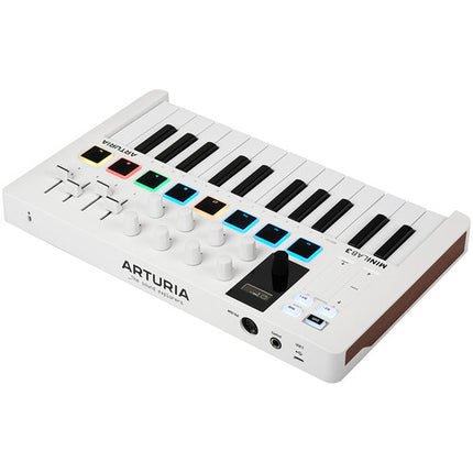 Akai Professional MPD218 Controlador USB con 16 Pads Retroiluminados y MiniLab 3 Teclado USB con Pedal Sustain