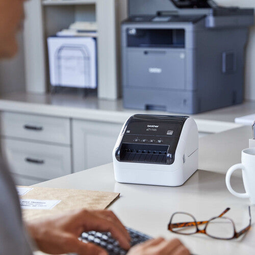 Brother QL-1100C Impresora de Etiquetas Profesional Formato Ancho 4 Pulg 300x300 dpi