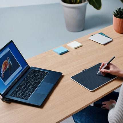 Wacom One S Bluetooth Tableta de Dibujo 6.0 x 3.7" Área Activa 4096 Niveles de Presión