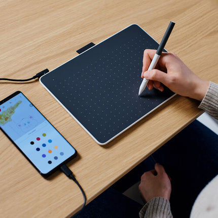 Wacom One M Tableta Gráfica Blanca Área Activa 8.5x5.3 Bluetooth