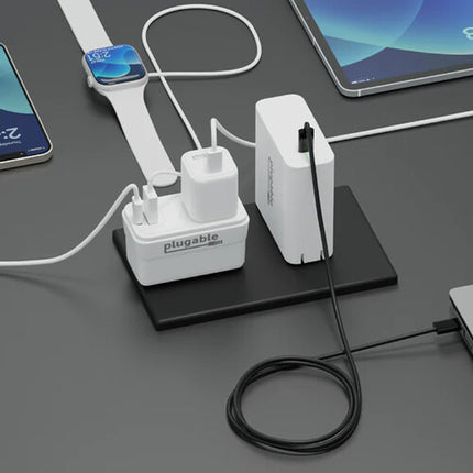 Plugable Extensor de Toma de Pared Blanco con Puerto USB-C 30W USB-A 12W