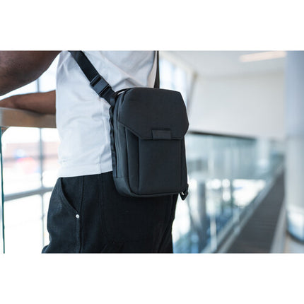 WANDRD X1 Bolso Cruzado Mediano con Divisor de Bolsillo y Correa Ajustable