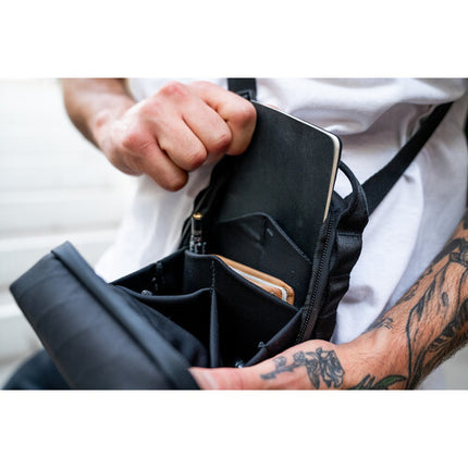 WANDRD X1 Bolso cruzado pequeño con divisor malla y correas ajustables resistente al agua