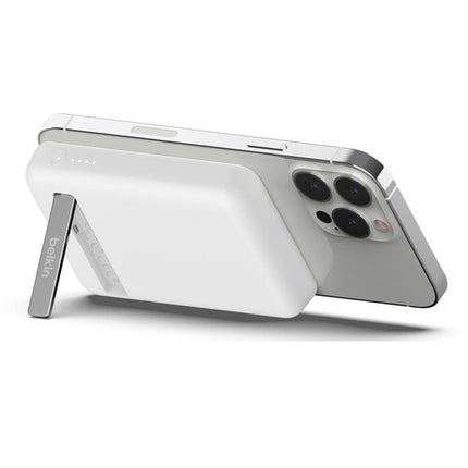 Belkin BoostCharge Power Bank inalámbrico magnético 5000mAh 7.5W con soporte blanco