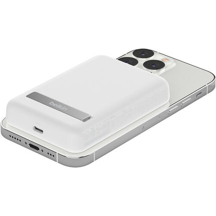 Belkin BoostCharge Power Bank inalámbrico magnético 5000mAh 7.5W con soporte blanco